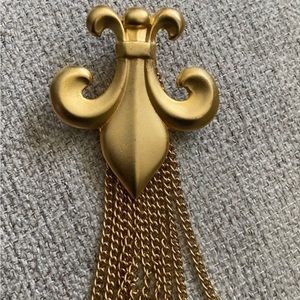 FLEUR DE LIS broach with a fun tassel at the end - Super cute & collectable